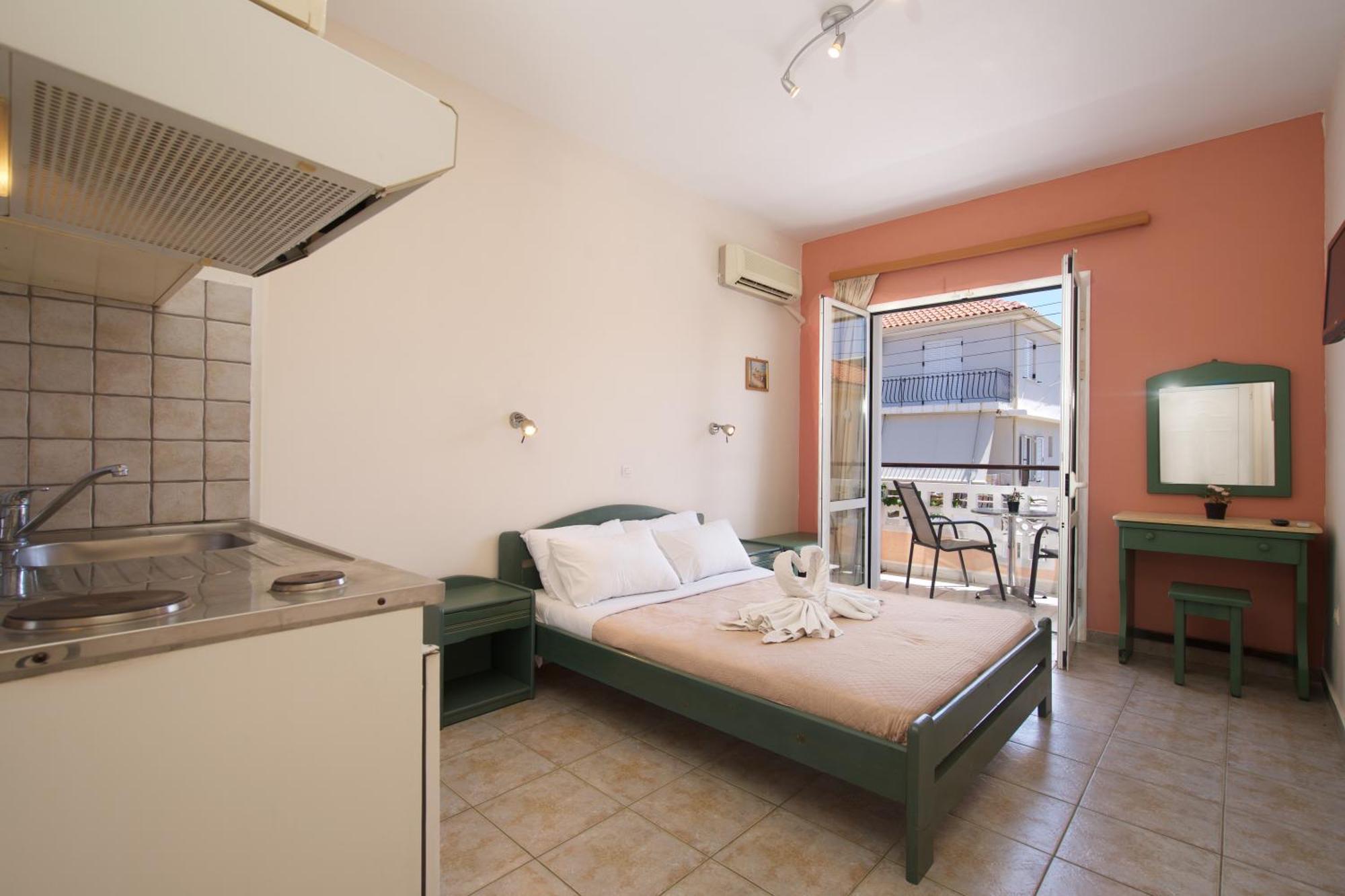 Theodora Studios & Apartments Skala  Buitenkant foto
